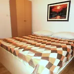 Appartement In Starigrad-paklenica 6806 *