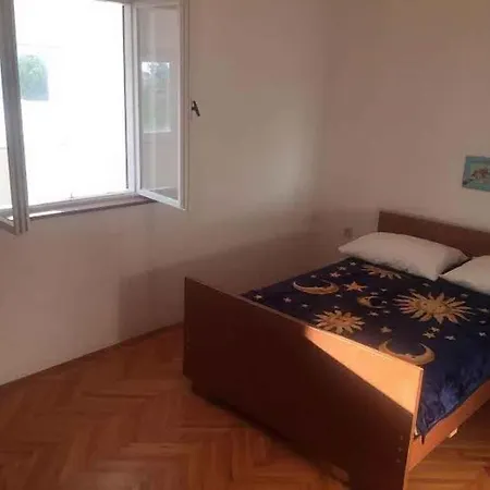 In Starigrad-paklenica 6806 Apartamento *