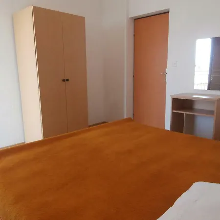 In Starigrad-paklenica 6806 Apartamento *