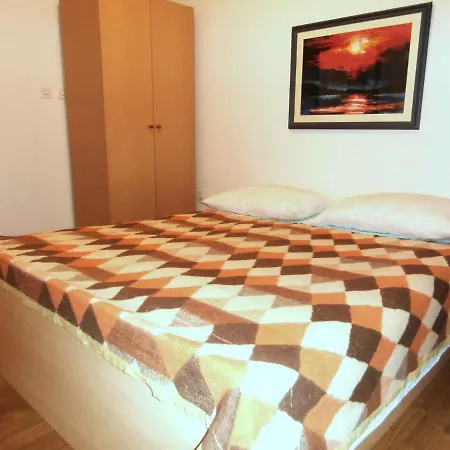 Appartement In Starigrad-paklenica 6806 *