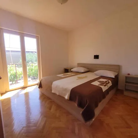 Appartement In Starigrad-paklenica 6806