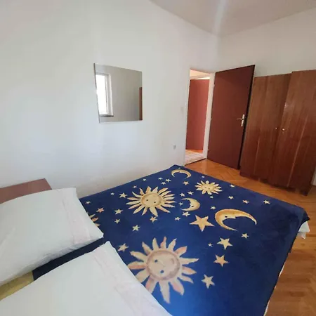 In Starigrad-paklenica 6806 Appartement Starigrad Paklenica