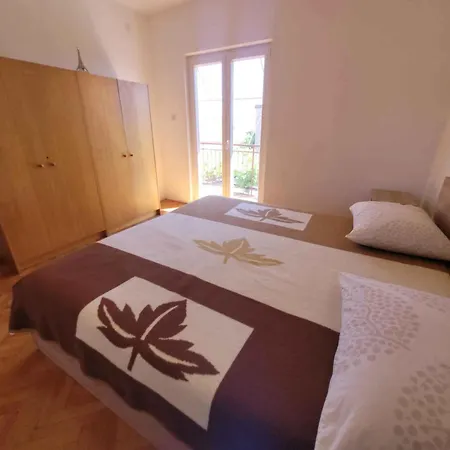 Appartement In Starigrad-paklenica 6806 *